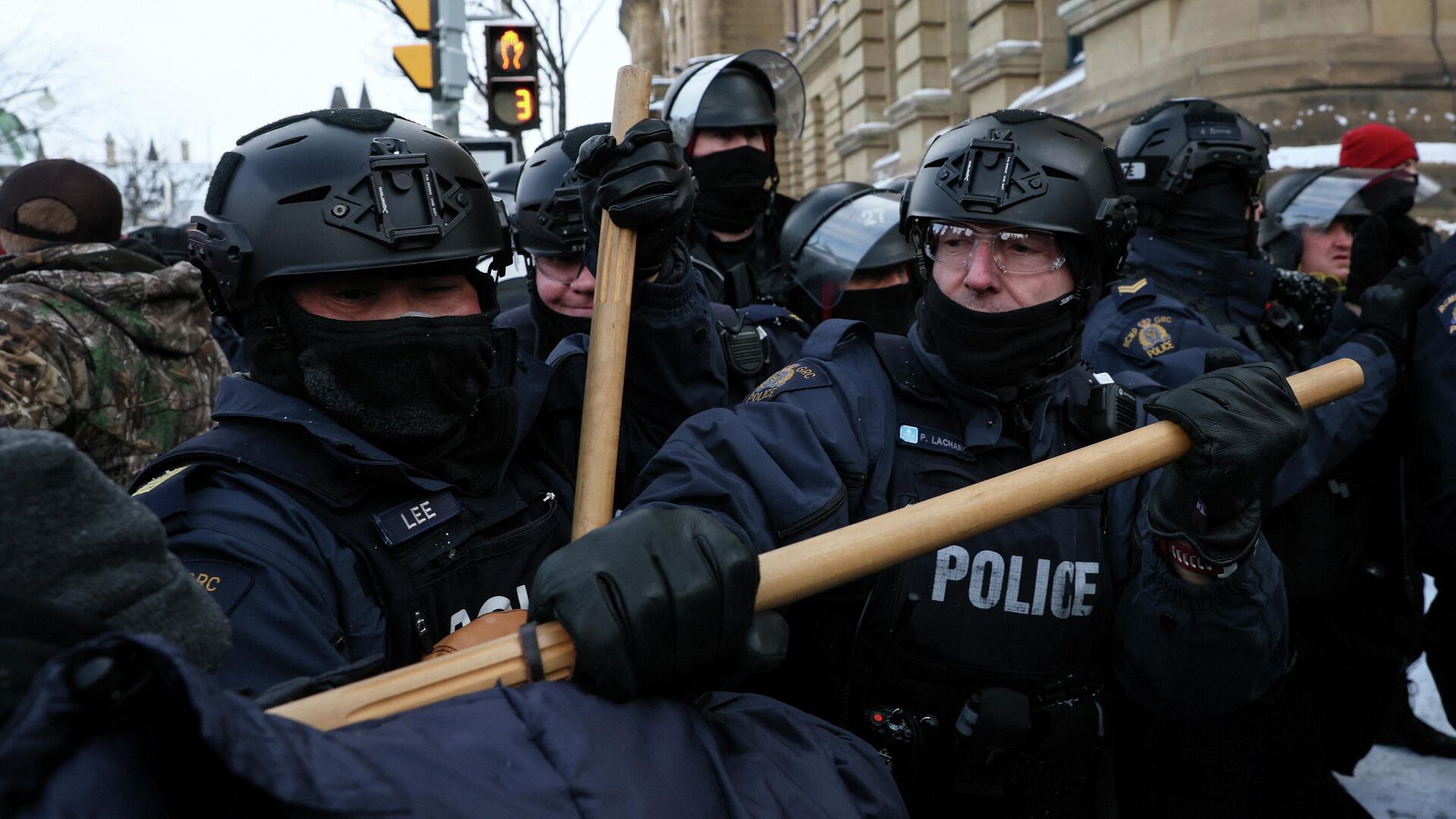 Сотрудники полиции во время акции протеста против коронавирусных ограничений в Оттаве, Канада - РИА Новости, 1920, 02.03.2022