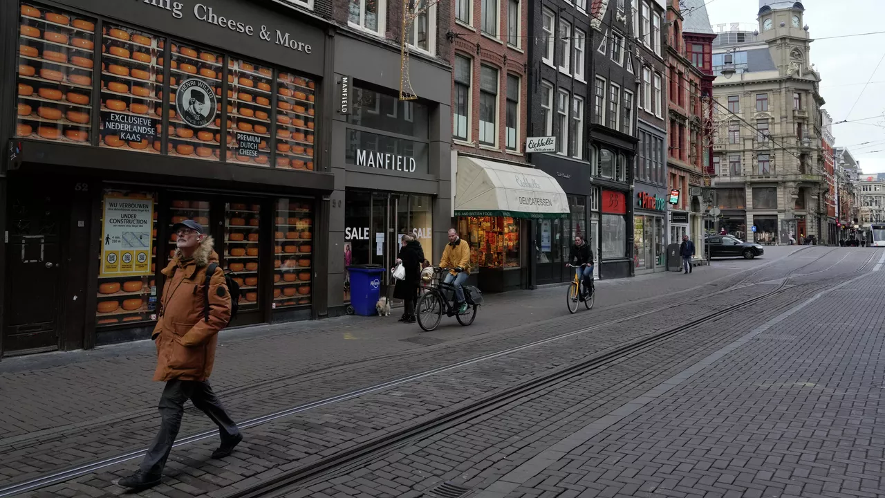 Власти Амстердама борются с массовым туризмом В Амстердаме запретили строительство новых отелей для борьбы с массовым туризмом 1776120739_0:302:3104:2048_1280x0_80_0_0_32144234a3ddb9a76614010d47b148b9.jpg