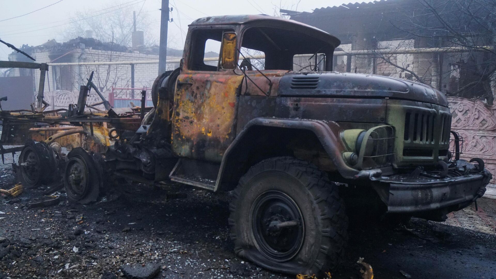 Уничтоженная военная машина УВС в частном секторе Волновахи - РИА Новости, 1920, 02.03.2022