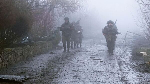 Военнослужащие народной милиции ДНР проводят зачистку Волновахи