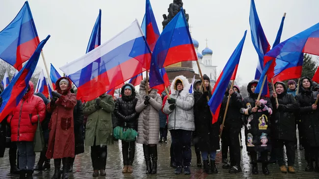 Участники флешмоба Своих не бросаем в городе Краснодон Луганской Народной Республики