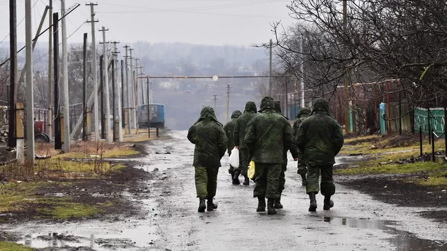 Военнослужащие народной милиции ДНР в селе Николаевка в Донецкой народной республике