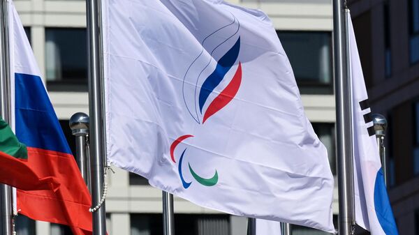 Флаг Паралимпийского комитета России (ПКР)