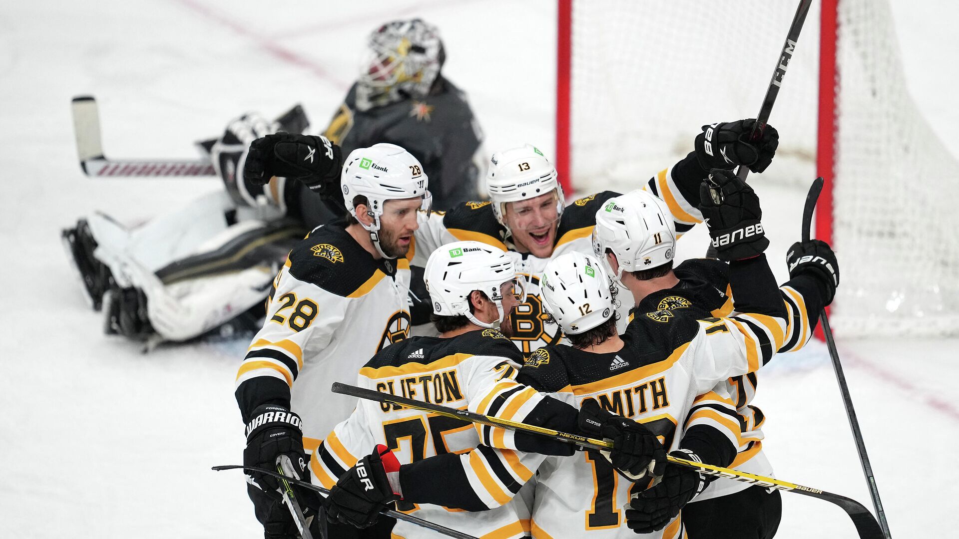 Хоккеисты клуба НХЛ Бостон Брюинз - РИА Новости, 1920, 04.03.2022