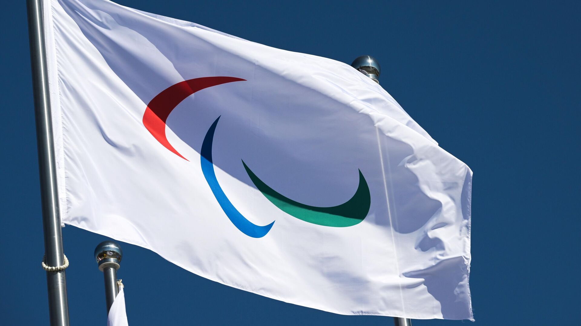Флаг Паралимпийского движения в Олимпийской деревне в Пекине - РИА Новости, 1920, 04.03.2022
