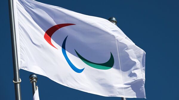 Флаг Паралимпийского движения в Олимпийской деревне в Пекине