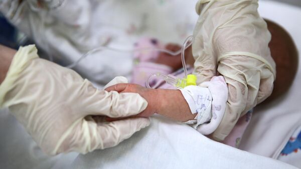 Ребенок в отделении реанимации и интенсивной терапии новорожденных