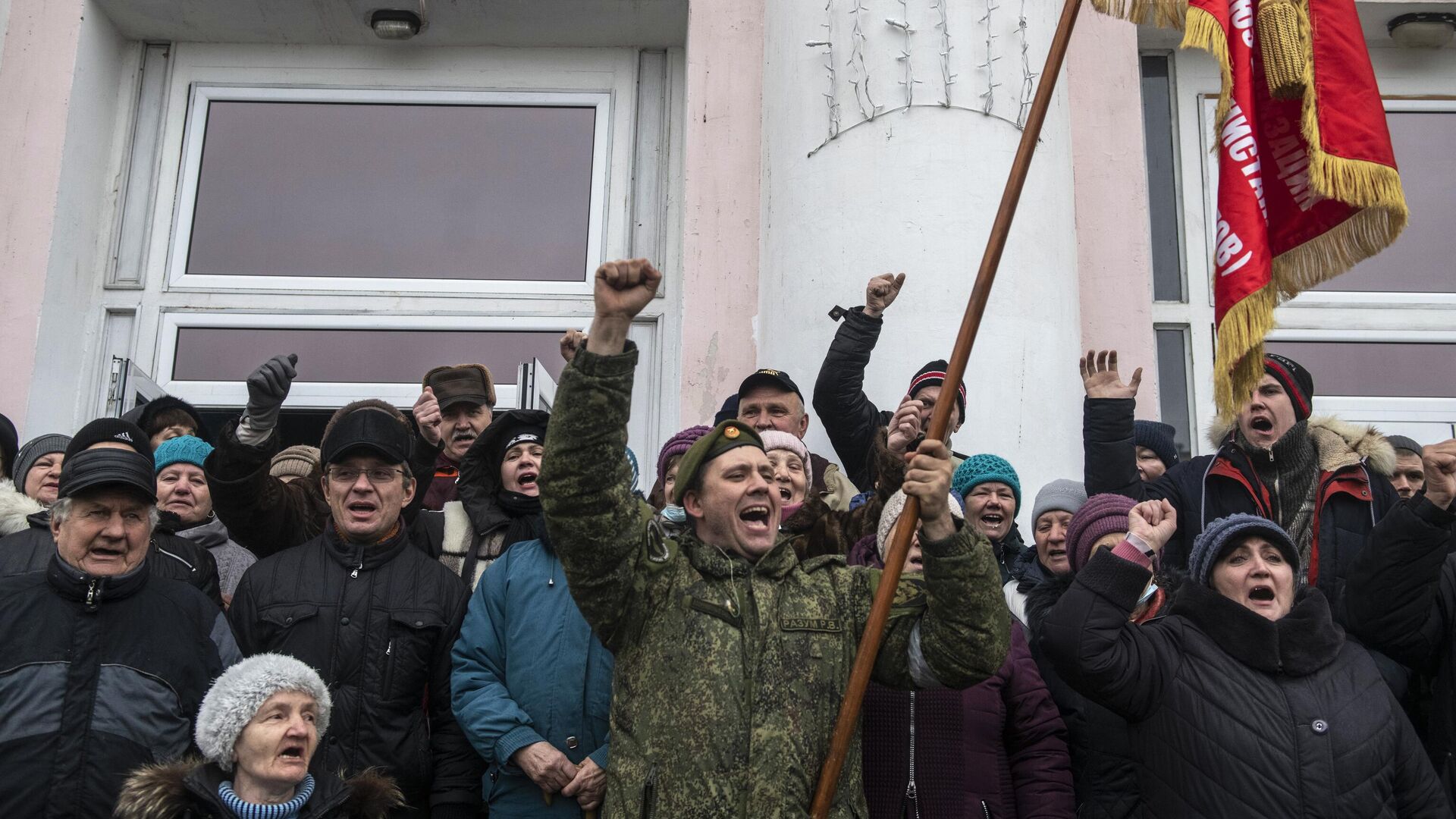 Жители радуются освобождению города Счастье в Луганской народной республике - РИА Новости, 1920, 04.03.2022