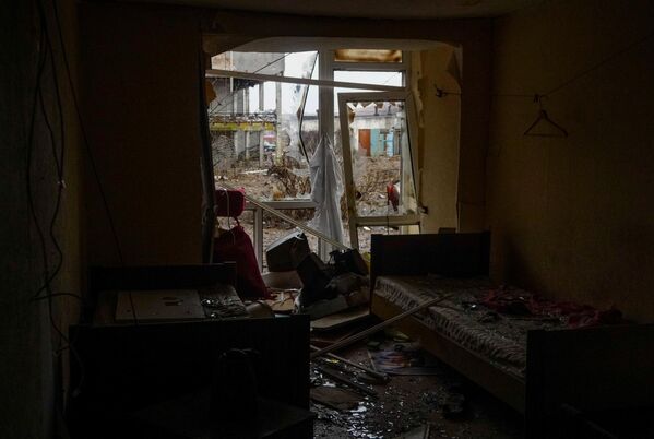 Пустые помещения на территории базы 36-й бригады морской пехоты ВСУ в Донецкой народной республике, уничтоженной ВКС РФ