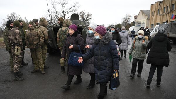 Жители освобожденного села Гранитное в Донецкой народной республике