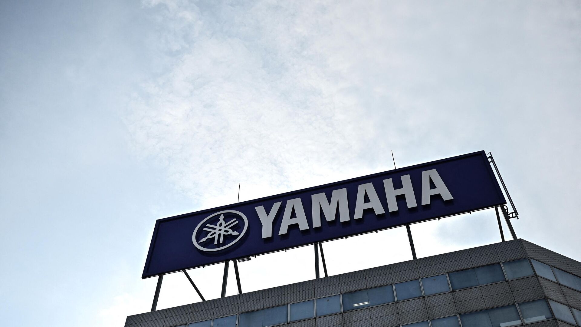 Вывеска компании Yamaha в Токио - РИА Новости, 1920, 04.03.2022