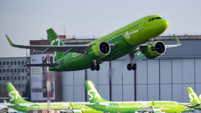 Самолет Airbus A320neo авиакомпании S7 Airlines