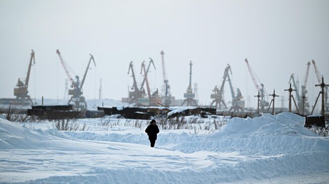 Вид на морской порт Дудинка Северного морского пути 