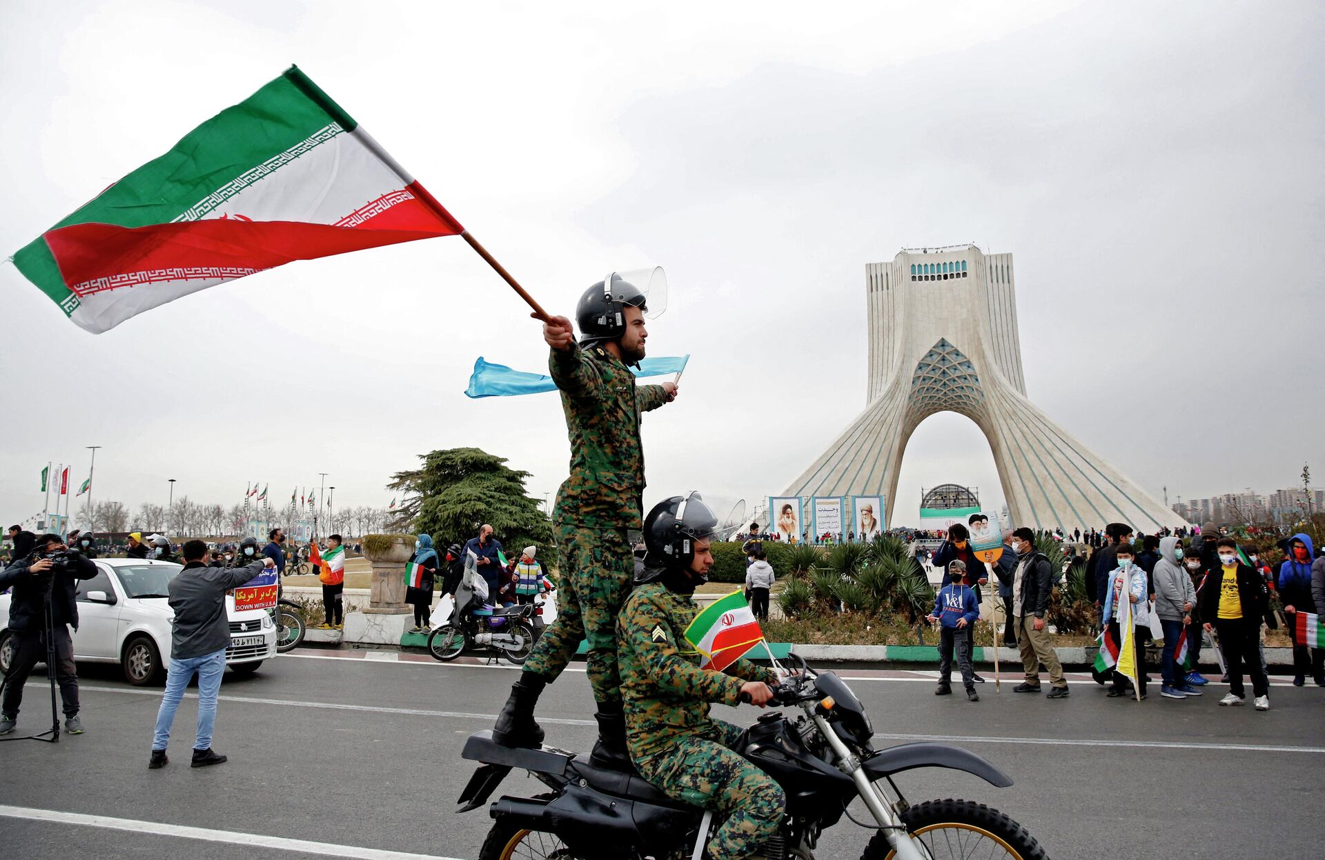 Празднование 43-й годовщины революции 1979 года, на площади Азади (Свободы) в Тегеране - РИА Новости, 1920, 05.03.2022