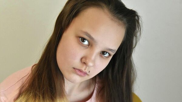 Горячий лед: тринадцатилетнюю Кристину спасет операция на позвоночнике