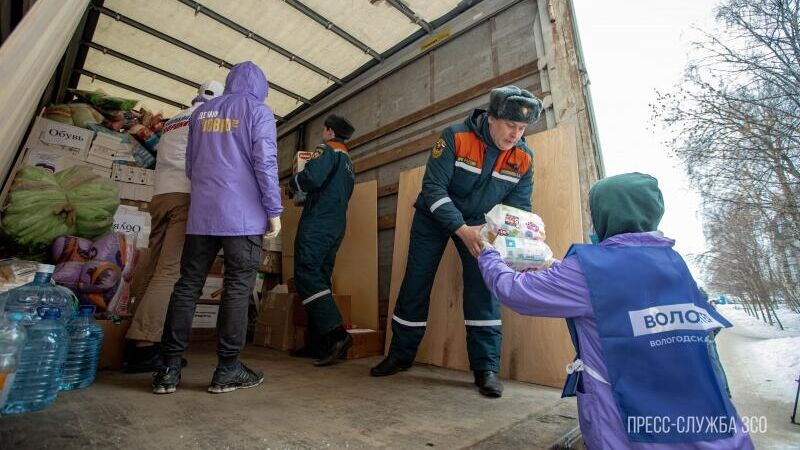 Погрузка гуманитарной помощи, собранной вологжанами для жителей Донбасса - РИА Новости, 1920, 05.03.2022