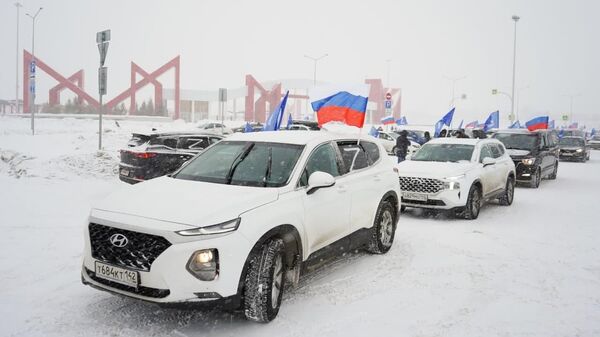 Участники автопробега в поддержку спецоперации Вооруженных Сил России на Украине в Кемерово