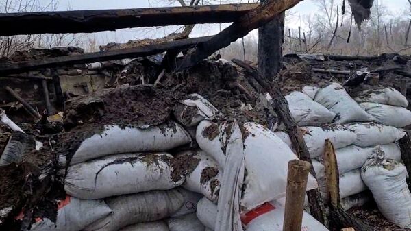 Кадры брошенных позиций ВСУ в районе Трехизбенки