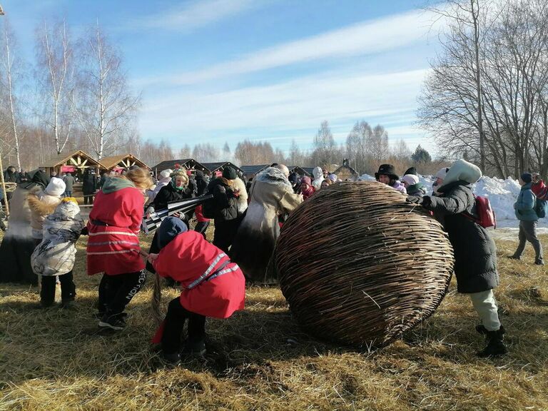 Празднование Масленицы в арт-парке Никола-Ленивец