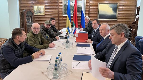 Члены делегаций на российско-украинских переговорах в Белоруссии