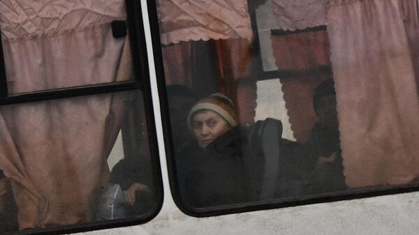Жители села Сопино Волновахского района возвращаются домой из пункта оказания помощи эвакуированным