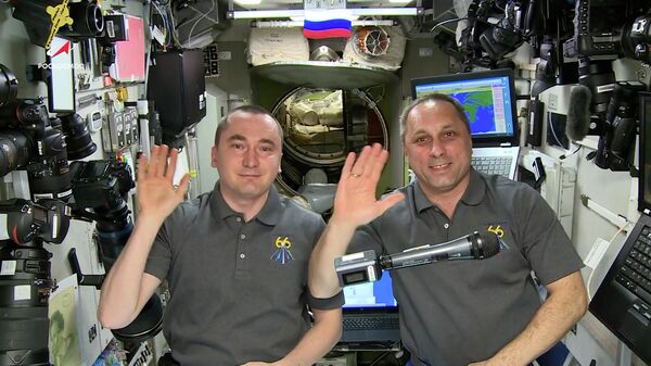 Российские космонавты поздравили женщин с 8 Марта 