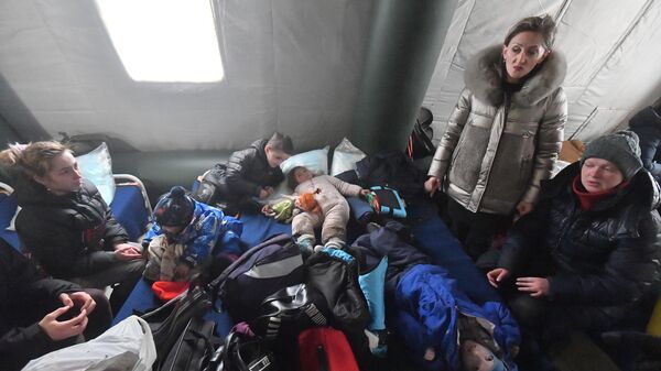 Жители Украины, эвакуированные из Мариуполя по гуманитарному коридору
