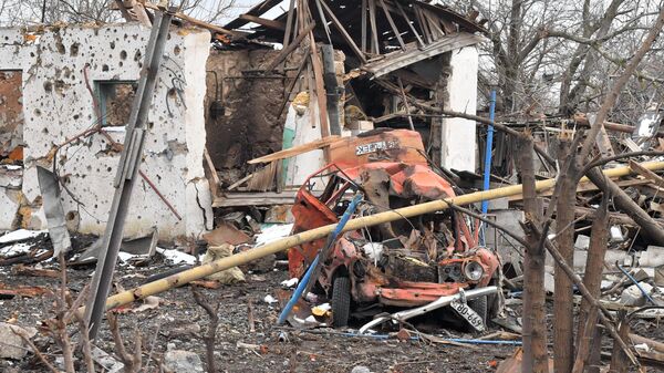 Один из разрушенных домов села Сопино в Донецкой народной республике
