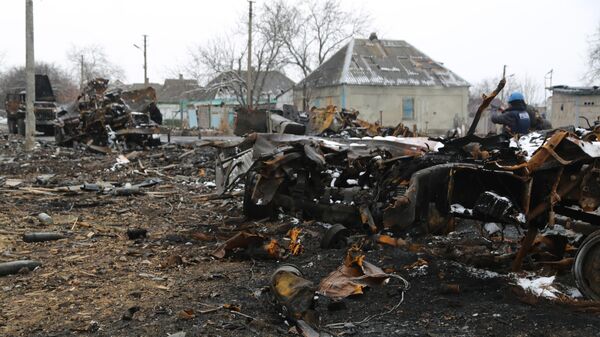 Сгоревшая военная техника в поселке Донское в Донецкой народной республике