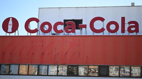 Завод компании Coca-Cola HBC на Новоорловской улице в Москве