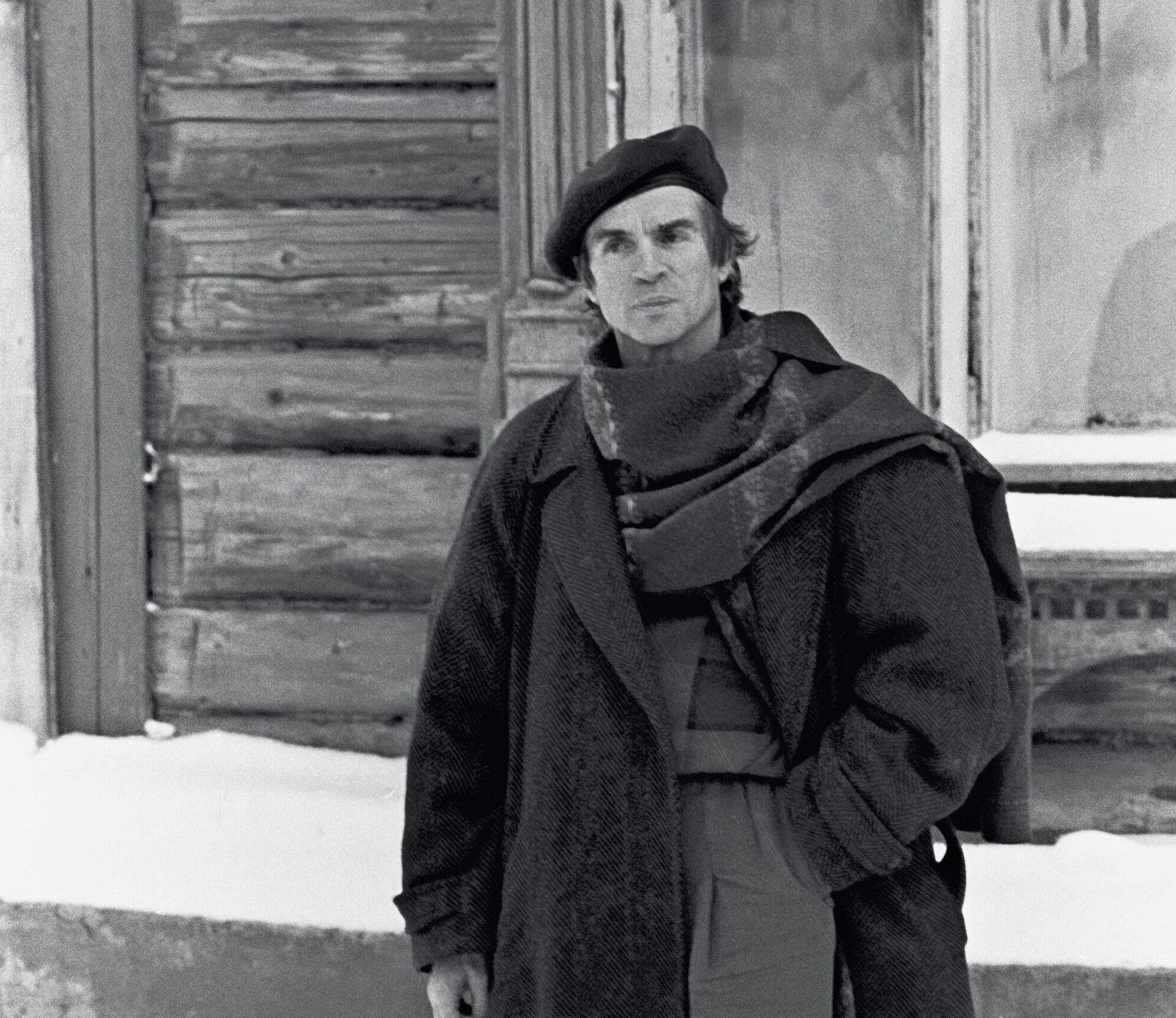 Рудольф Нуреев у дома по ул. Зенцова в Уфе, где жила его семья - РИА Новости, 1920, 09.03.2022