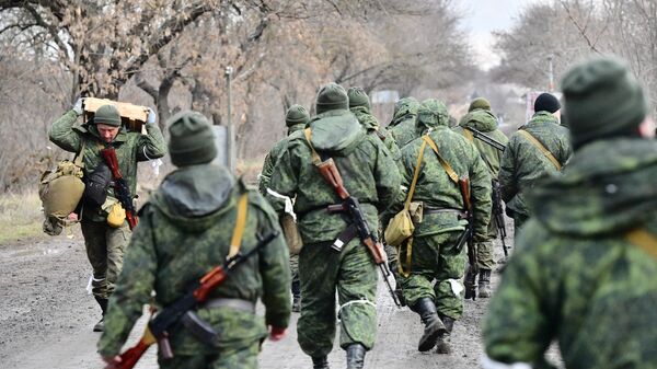 Военнослужащие Народной милиции ДНР в поселке Сартана в Донецкой народной республике