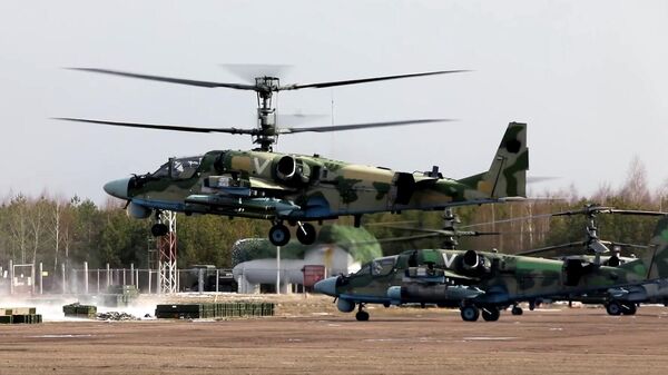 Вертолеты Ка-52 ВКС РФ перед выполнением боевого задания в ходе специальной военной операции на Украине. Стоп-кадр видео