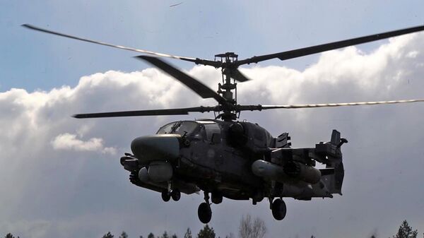 Вертолет Ка-52 ВКС РФ во время выполнения боевого задания в ходе специальной военной операции на Украине. Стоп-кадр видео