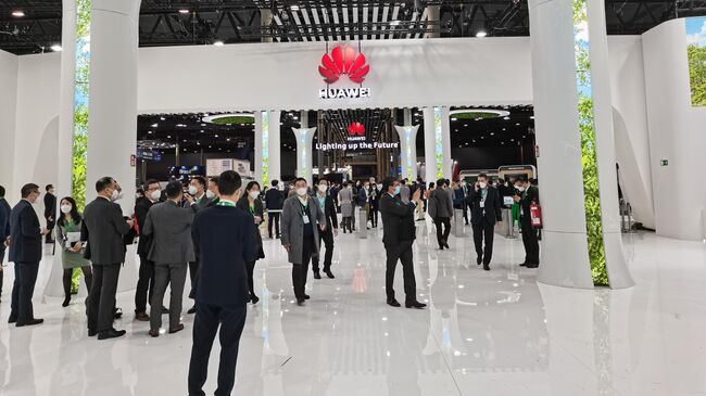 Территория Huawei на MWC 2022 в Барселоне