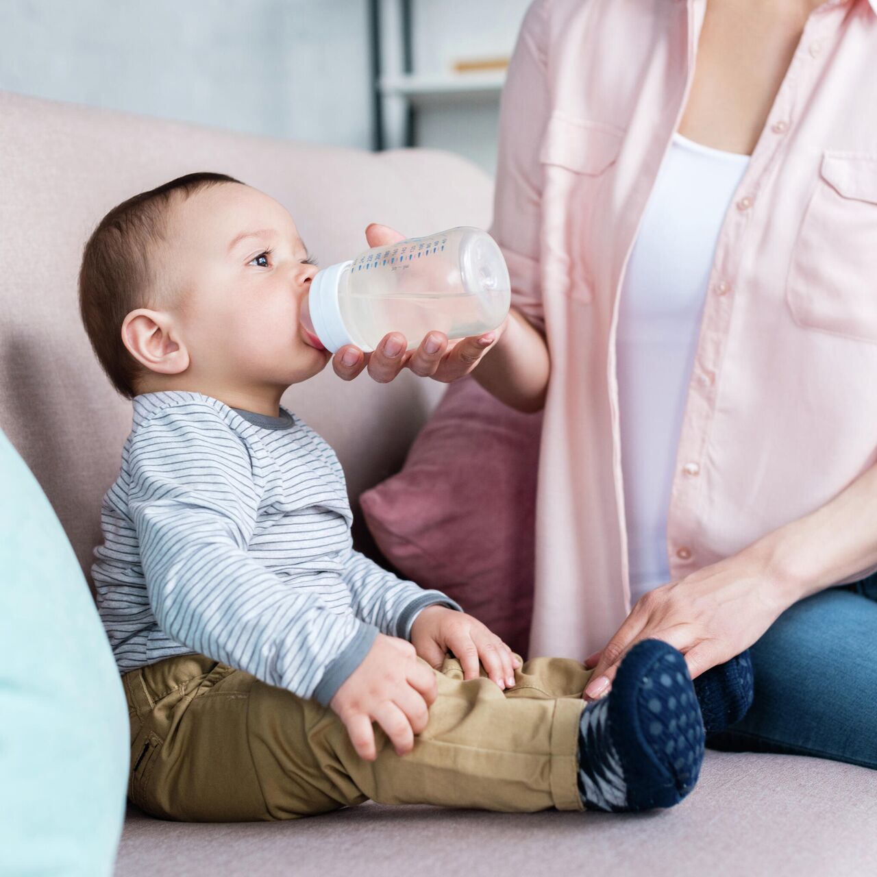 Почему ребенок плачет во время кормления грудным молоком? | internat-mednogorsk.ru - дети в радость! | Дзен