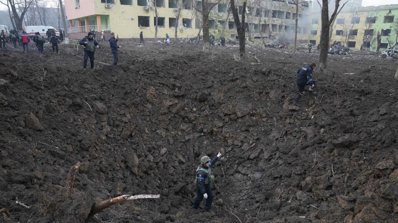 Эксперт: фейк про роддом в Мариуполе сделан по технологии 