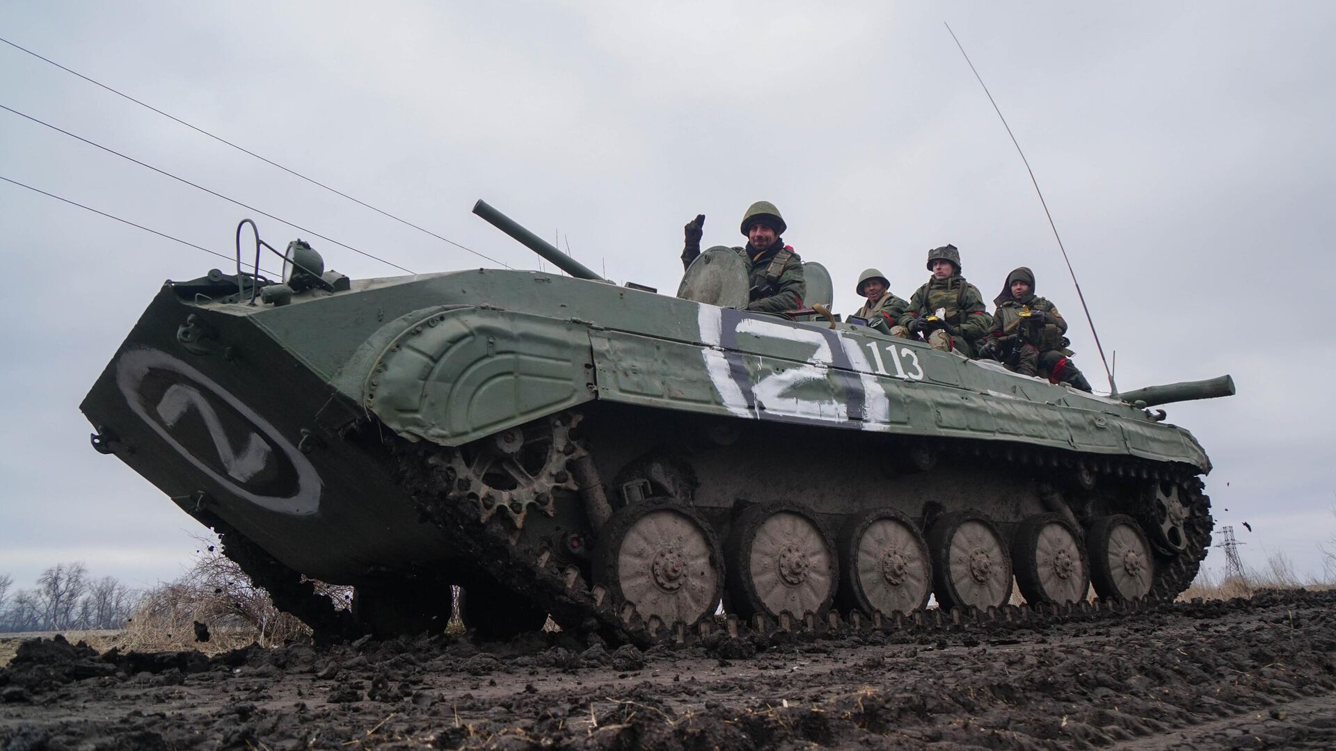 Военнослужащие народной милиции ДНР на боевой машине пехоты БМП-2 под Волновахой - РИА Новости, 1920, 24.03.2022