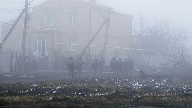 Военнослужащие народной милиции ДНР проводят зачистку Волновахи