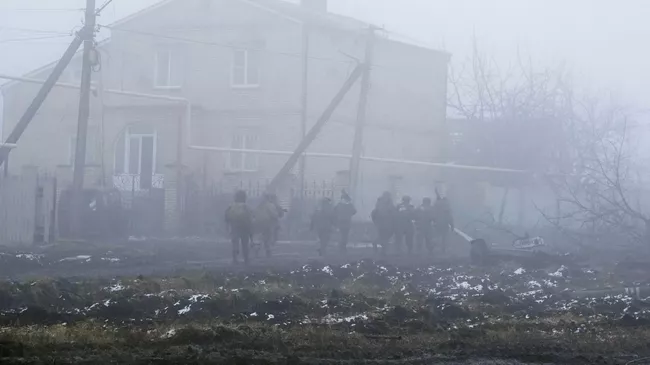 Военнослужащие народной милиции ДНР проводят зачистку Волновахи