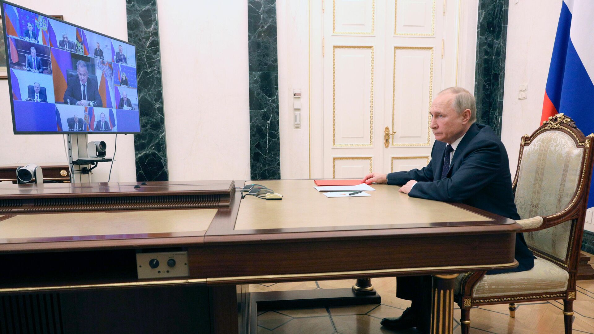 Президент РФ Владимир Путин проводит оперативное совещание с постоянными членами Совета безопасности РФ  - РИА Новости, 1920, 11.03.2022