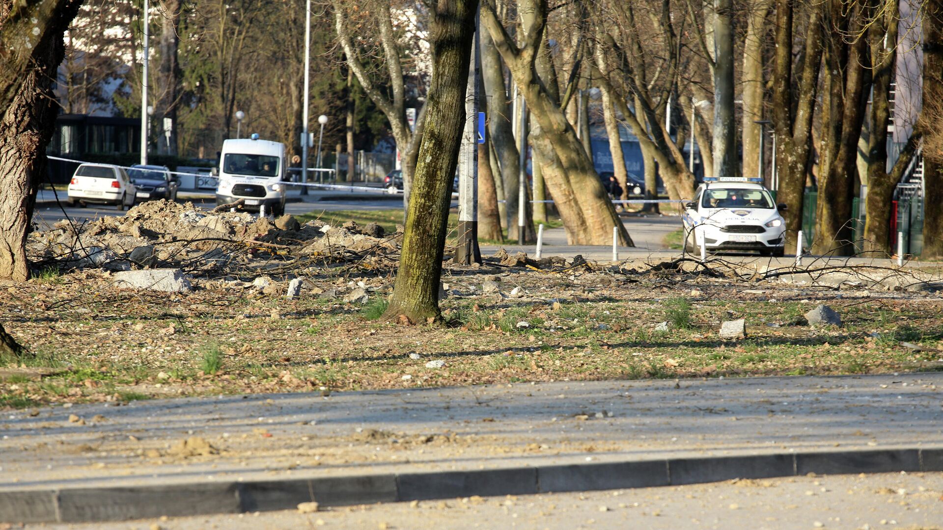 Место падения неустановленного объекта в Загребе. 11 марта 2022 - РИА Новости, 1920, 11.03.2022