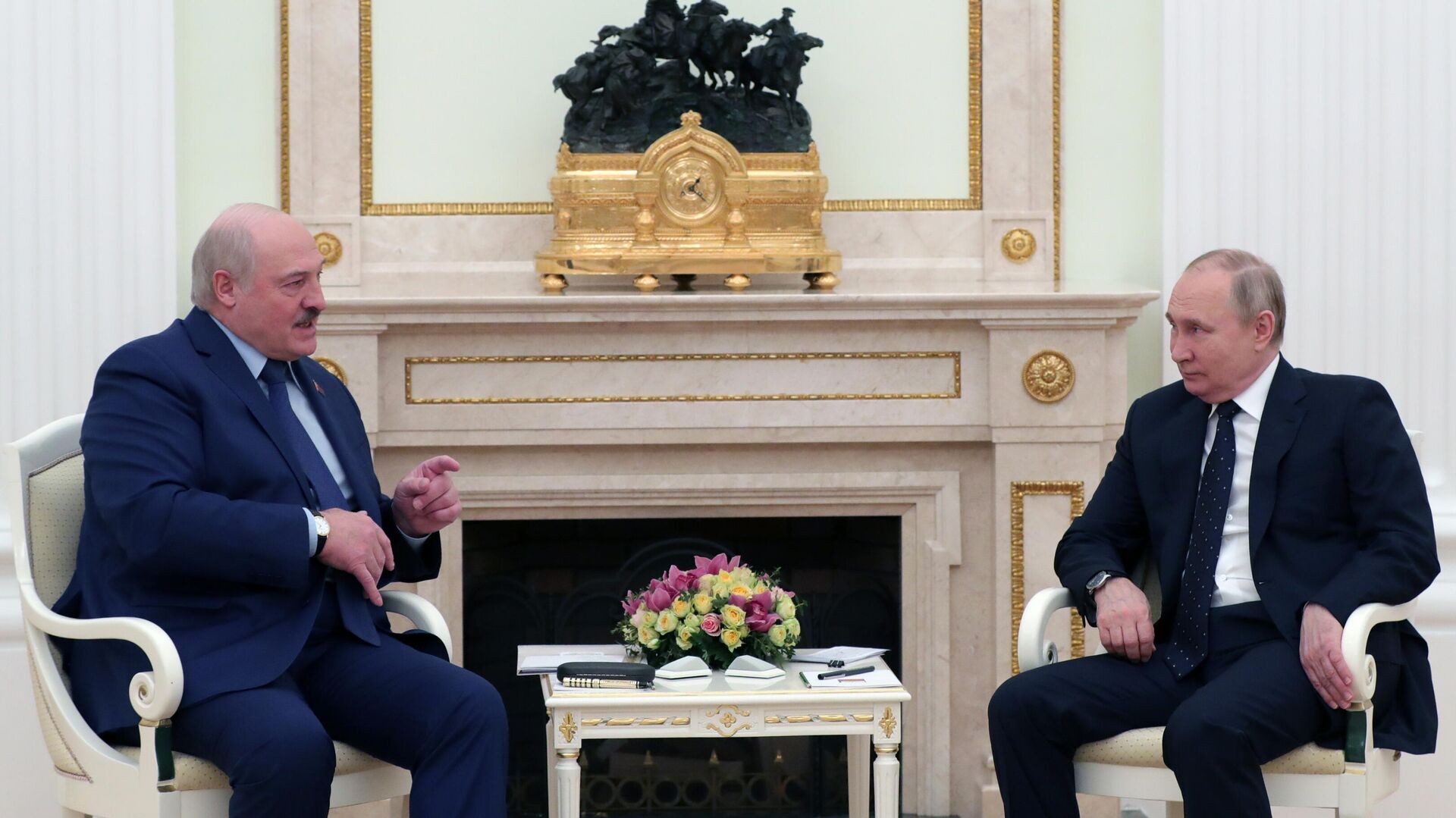 Президент РФ Владимир Путин и президента Белоруссии Александр Лукашенко на встрече в Кремле - РИА Новости, 1920, 11.04.2022