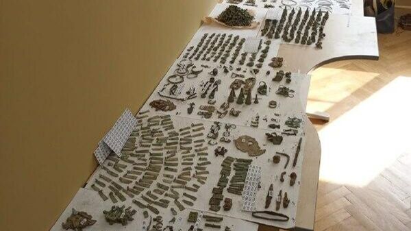 Коллекция археологических находок, изъятая у черных копателей во владимирской области