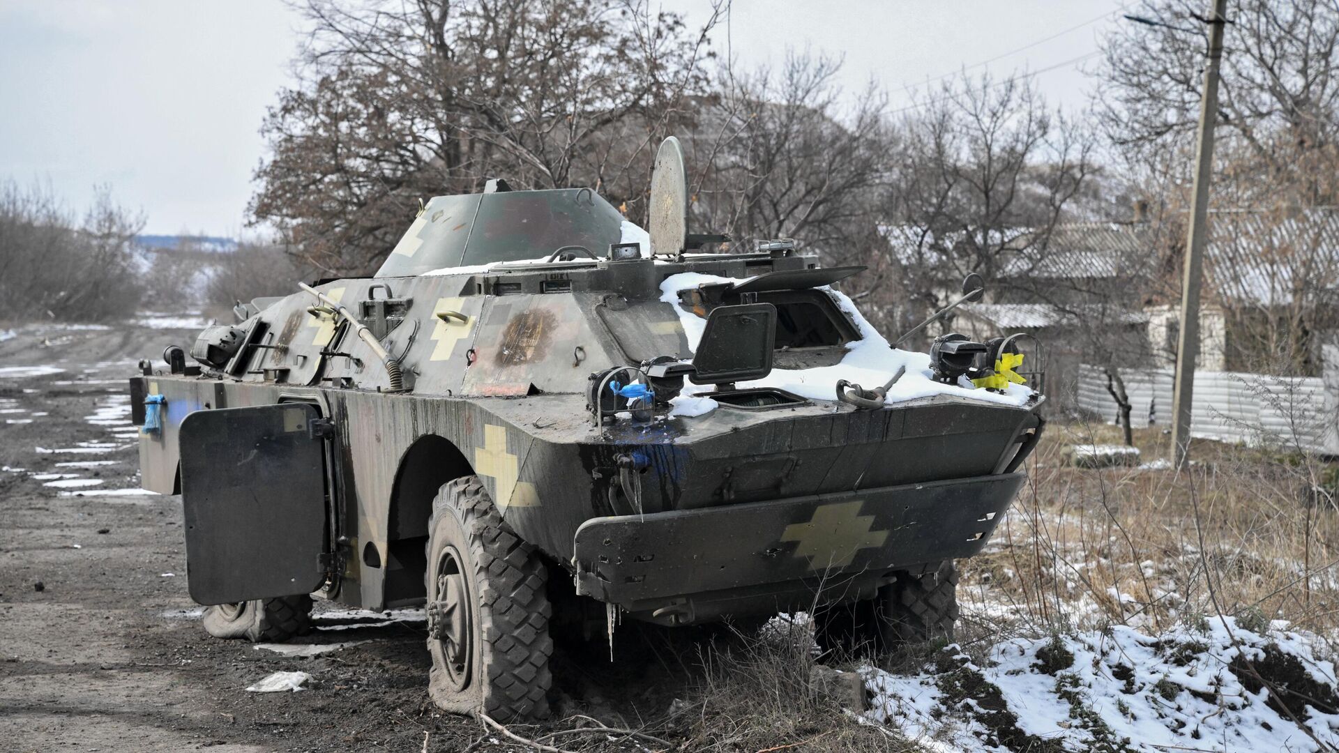 Разбитая бронированная разведывательно-дозорная машина БРДМ-2 Вооруженных сил Украины - РИА Новости, 1920, 16.03.2022