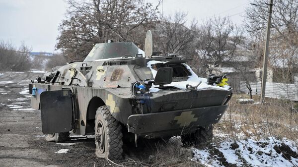 Разбитая бронированная разведывательно-дозорной машина БРДМ-2 Вооруженных сил Украины в селе Новотроицкое Волновахского района