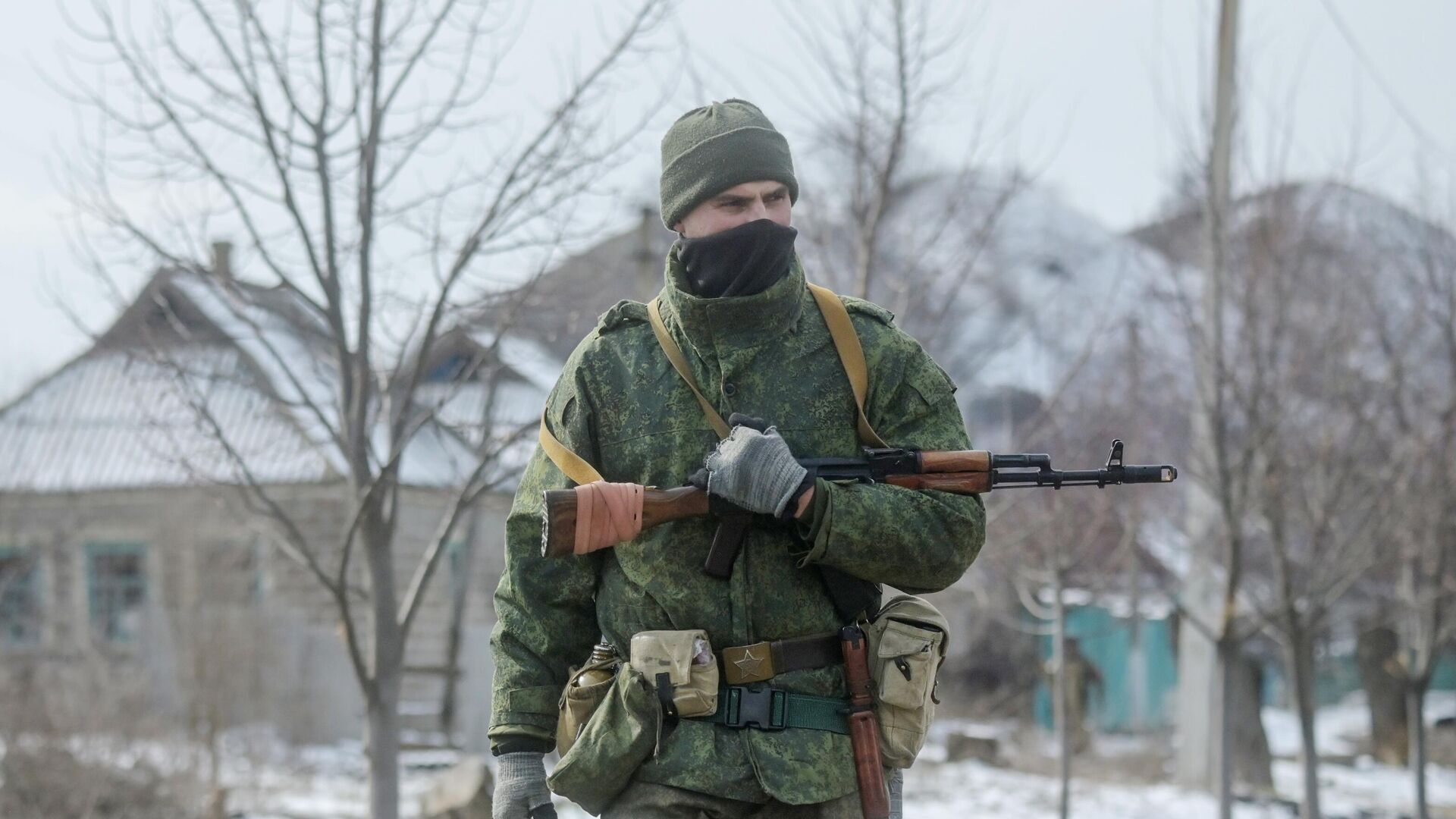 Боец Народной милиции ДНР в селе Новотроицкое Волновахского района - РИА Новости, 1920, 12.03.2022