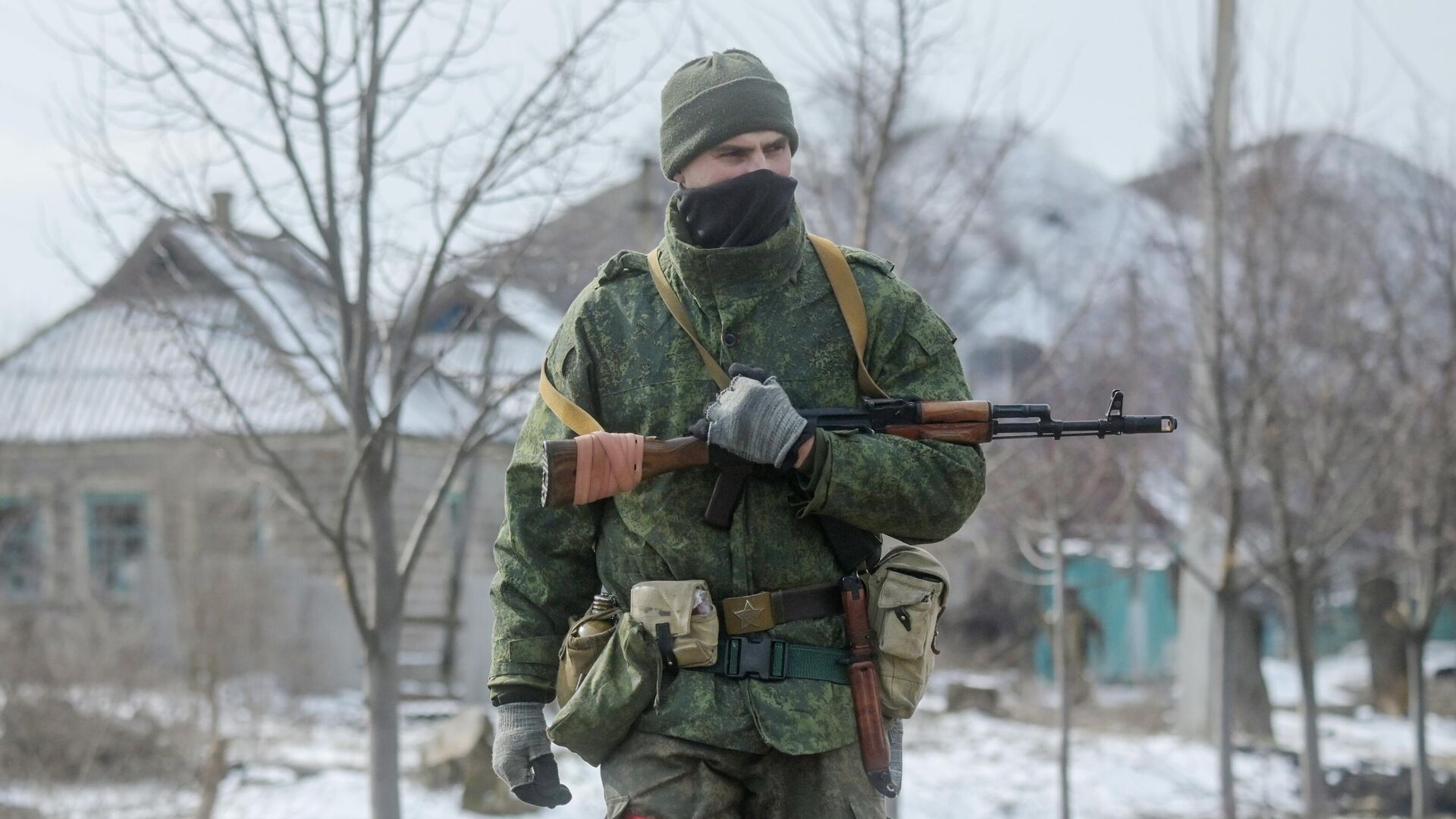 Боец Народной милиции ДНР в селе Новотроицкое Волновахского района - РИА Новости, 1920, 12.03.2022