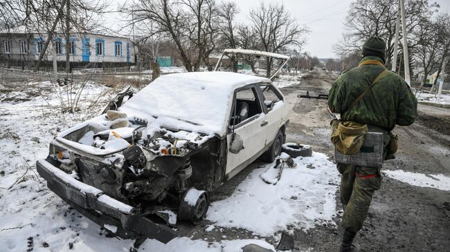 Боец Народной милиции ДНР в селе Новотроицкое Волновахского района