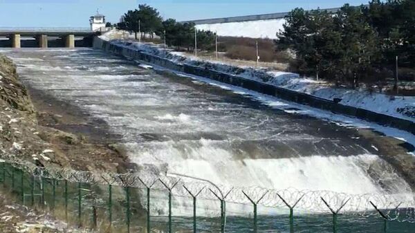 Сброс воды на Симферопольском водохранилище